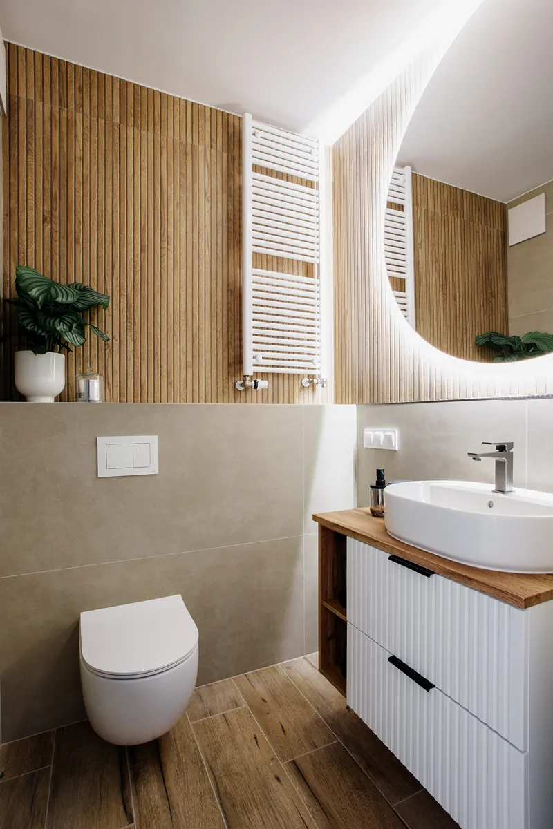 Łazienka z ryflowanymi płytkami